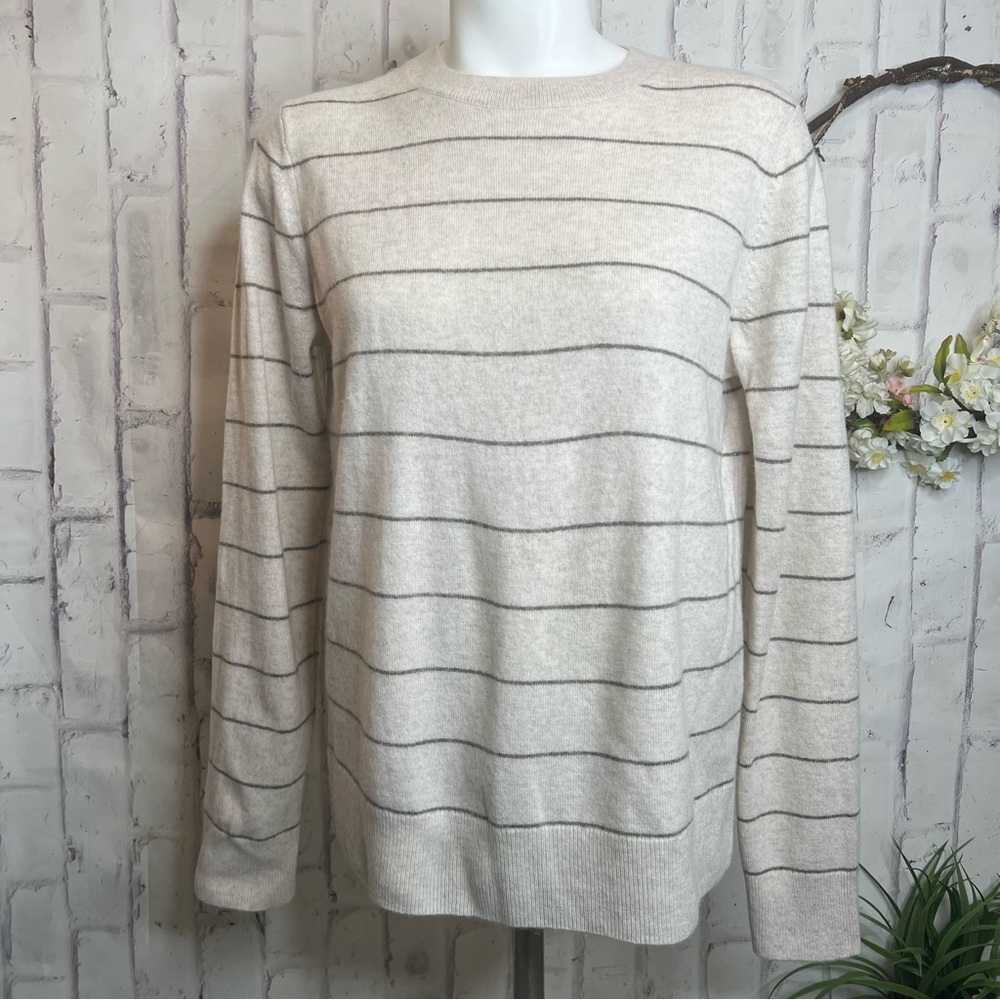Vince wool cashmere crew neck sweater - Picture 2 of 7